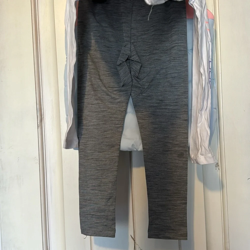 Puma Girls 3 pice vest set. - Picture 3 of 8